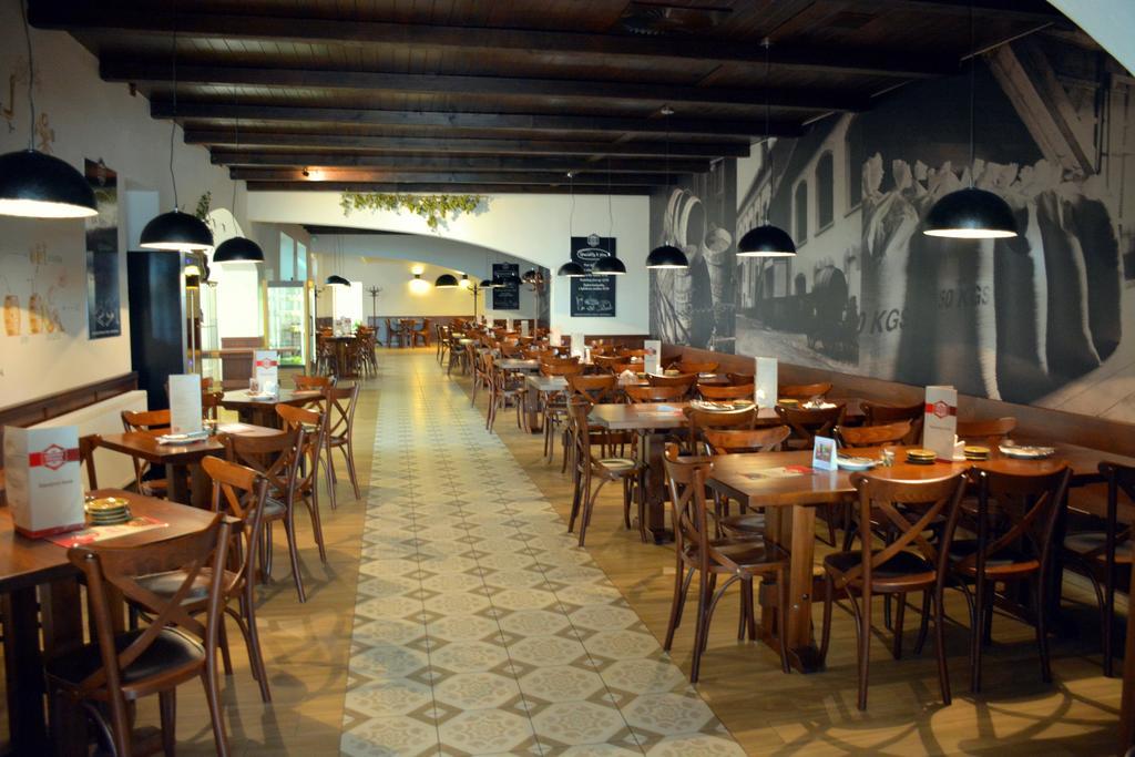 Kyjovsky Pivovar - Hotel, Restaurace, Pivni Lazne Bagian luar foto
