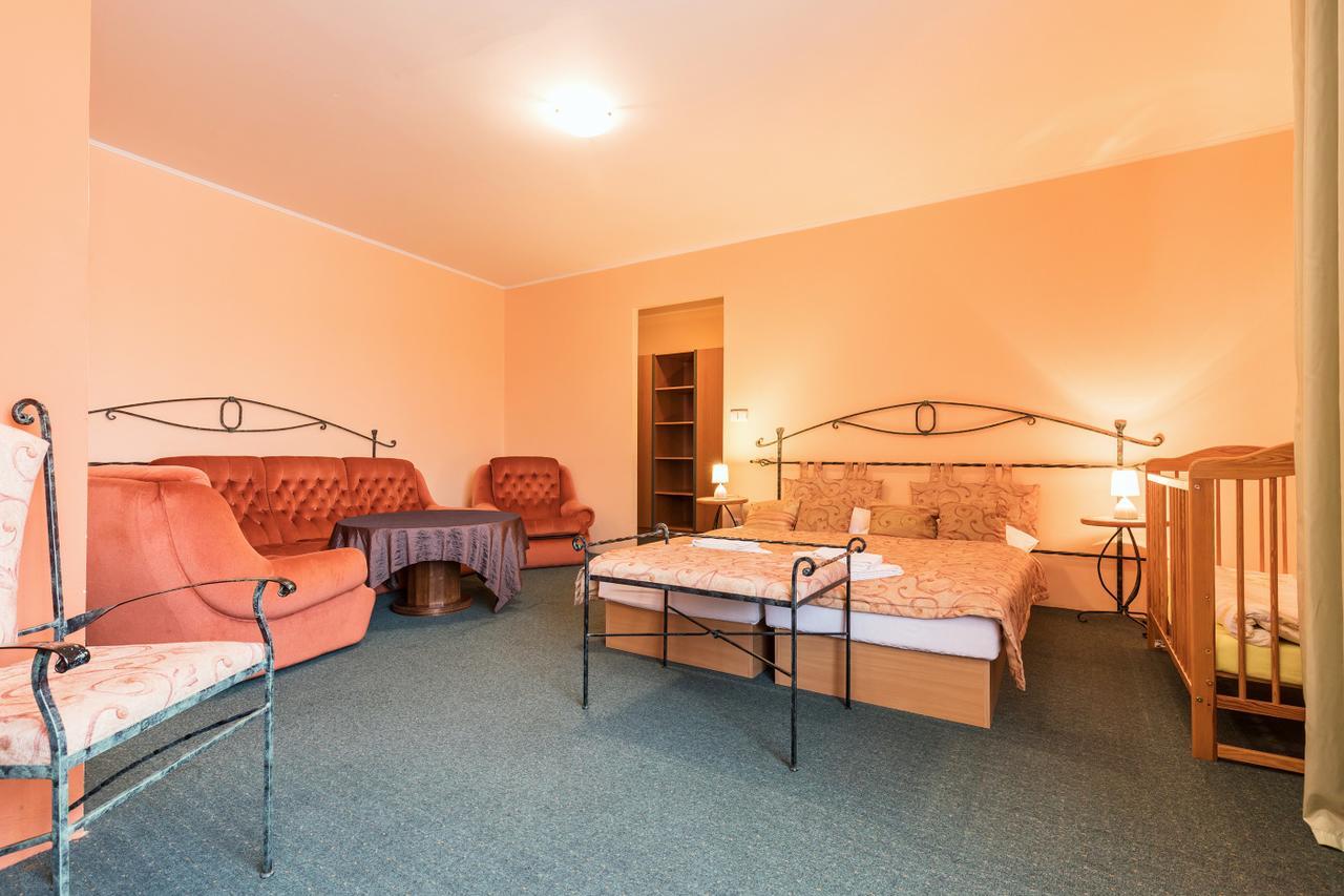 Kyjovsky Pivovar - Hotel, Restaurace, Pivni Lazne Bagian luar foto